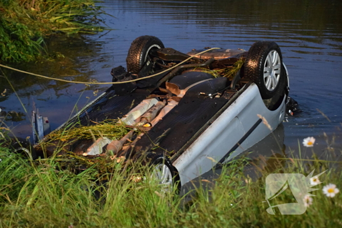 Auto raakt te water