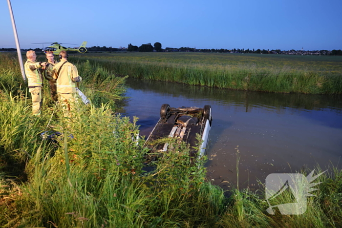 Auto raakt te water