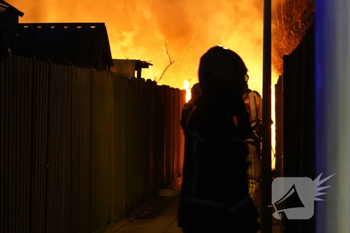 Uitslaande brand in bijgebouw