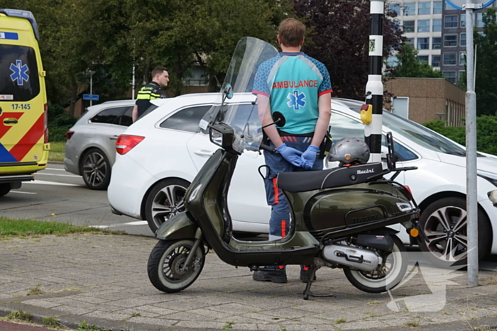 Scooterrijder gewond bij aanrijding met automobilist