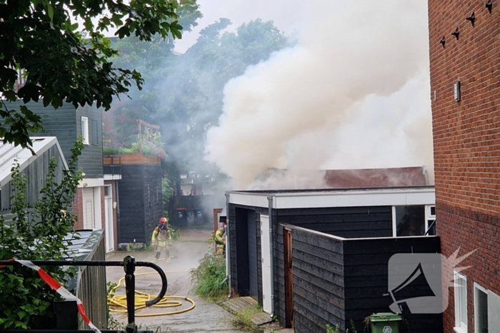 Uitslaande brand verwoest schuur