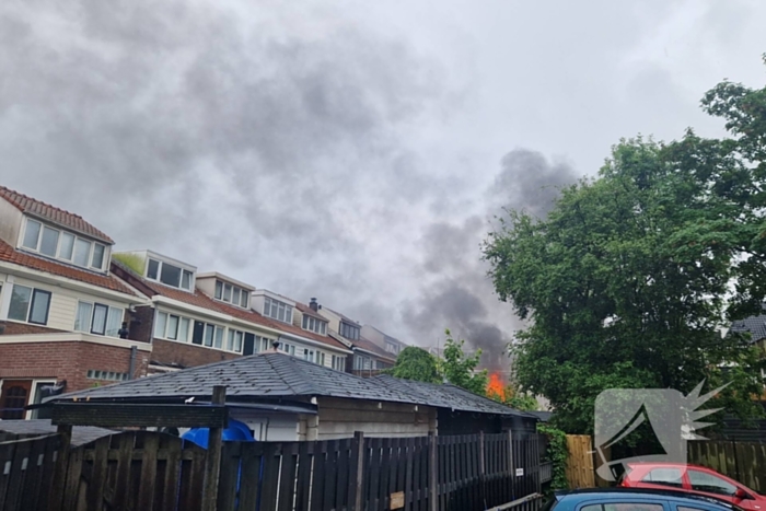 Uitslaande brand verwoest schuur