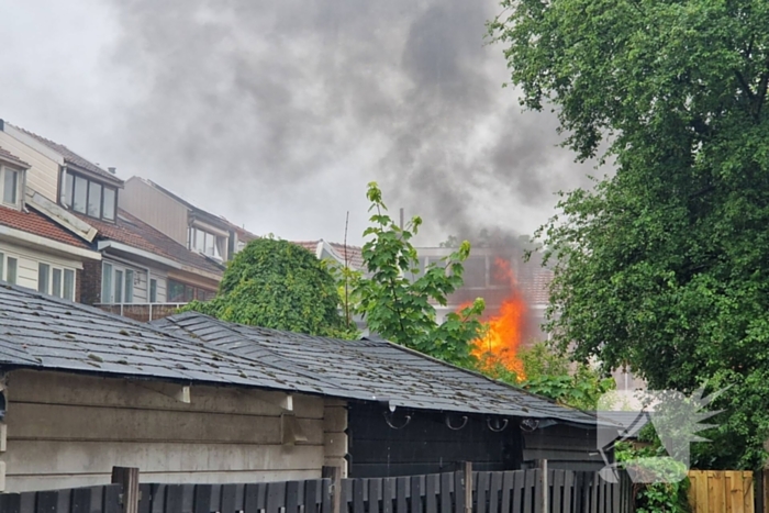 Uitslaande brand verwoest schuur