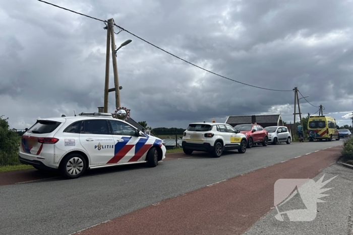 Bestuurders gecontroleerd na botsing op dijk