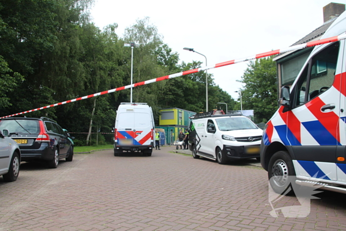 Persoon hard ten val na aanrijding met bestelbus