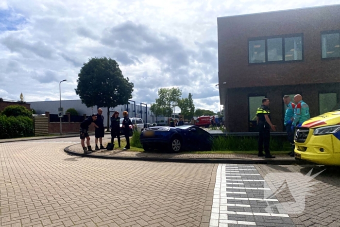 Veel schade na botsing op kruising