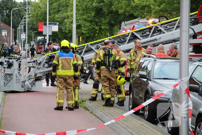 Brandweer komt met Cobra Coldcutter naar woningbrand