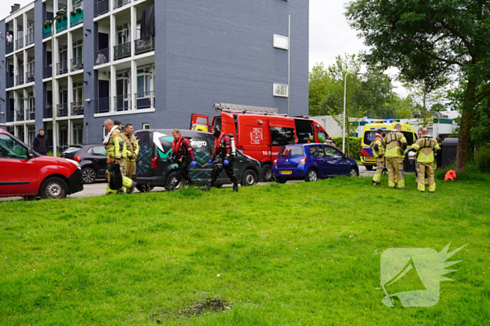 Meisje gered uit sloot door duikers