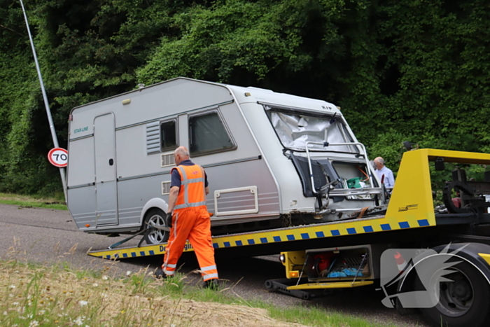 Auto verliest caravan