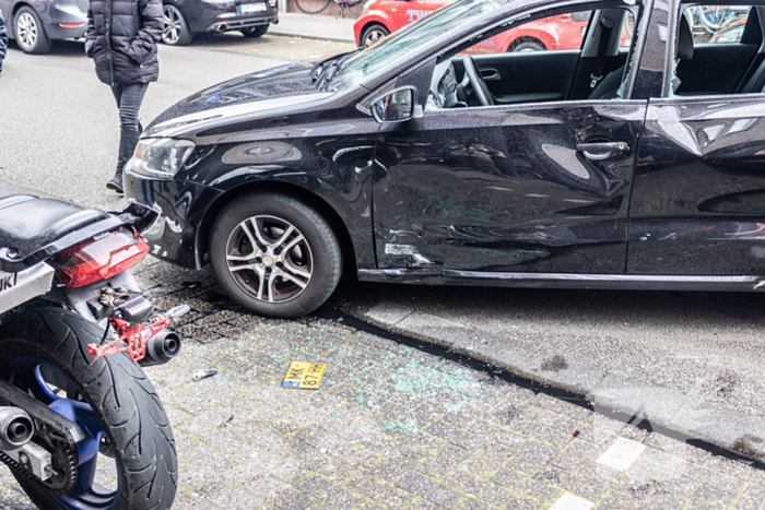 Motorrijder hard ten val na parkeeractie automobilist