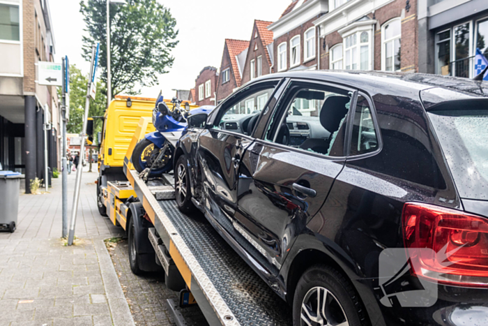 Motorrijder hard ten val na parkeeractie automobilist