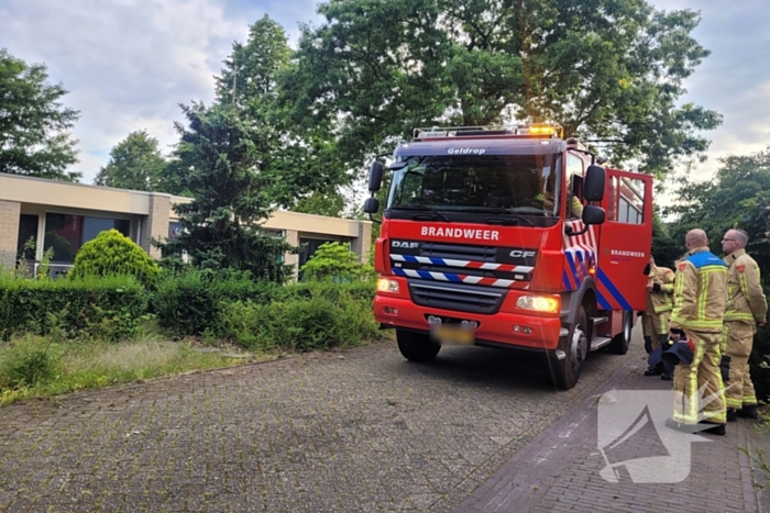 Brandweer verricht metingen na afgaan koolmonoxide melder