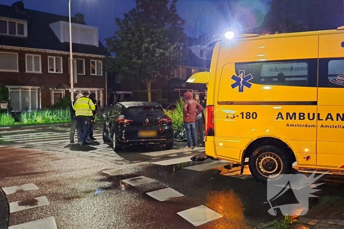 Fietser en automobilist botsen