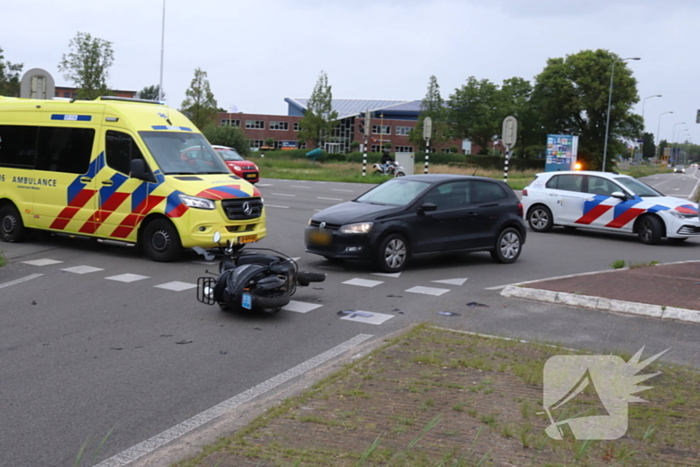 Scooterrijder geschept door automobilist