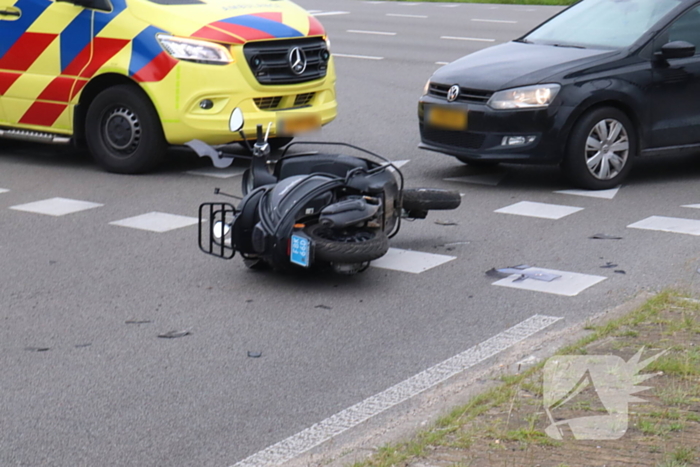 Scooterrijder geschept door automobilist