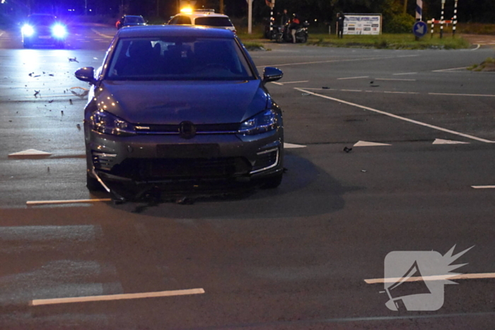 Brommerrijder gewond na frontale botsing met auto