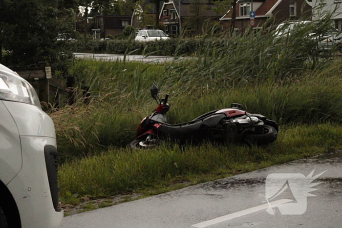 Scooterrijder gewond bij aanrijding met automobilist