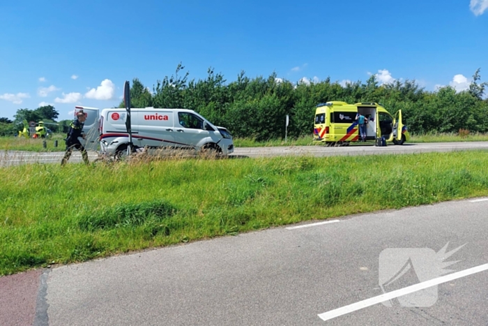 Fietser zwaargewond na ongeval met auto