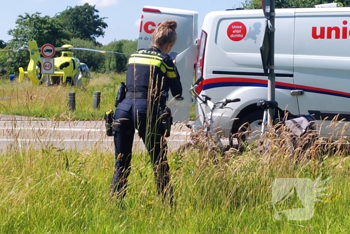 Fietser zwaargewond na ongeval met auto