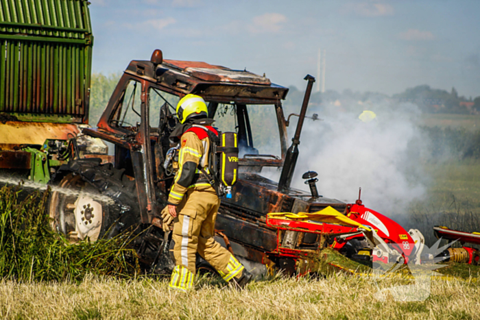 Tractor gaat in vlammen op