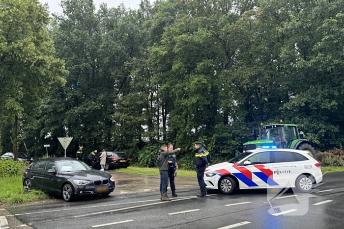 Tractor en personenauto klappen op elkaar