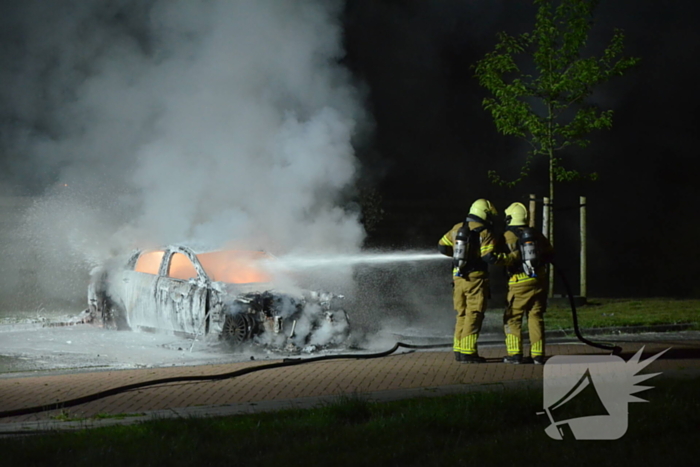 Auto gaat in vlammen op