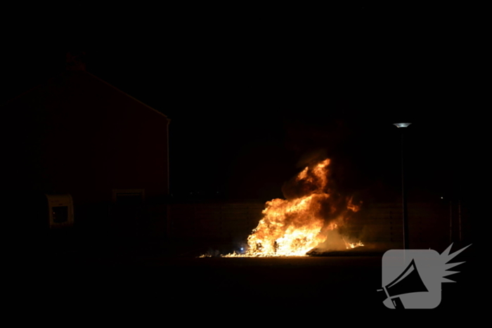 Auto gaat in vlammen op