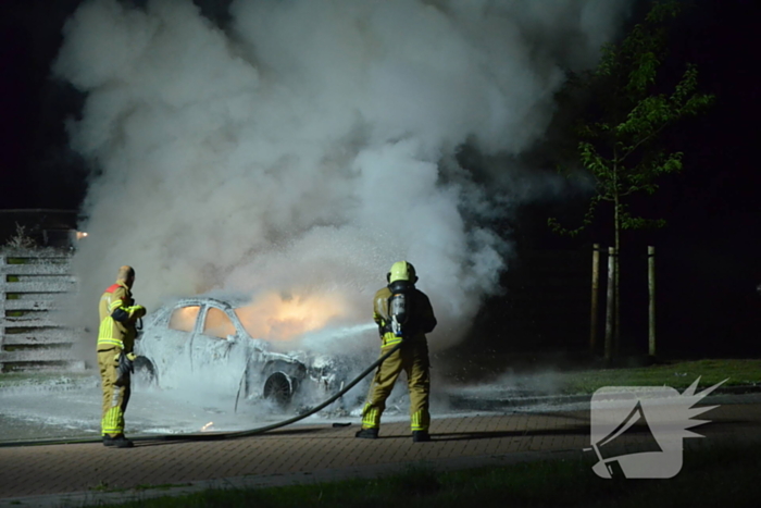 Auto gaat in vlammen op