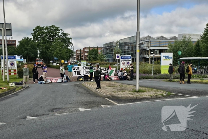 Pro-Palestina demonstranten blokkeren toegang tot campus