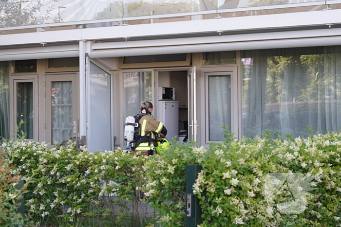 Brandweer voert controle uit na knal