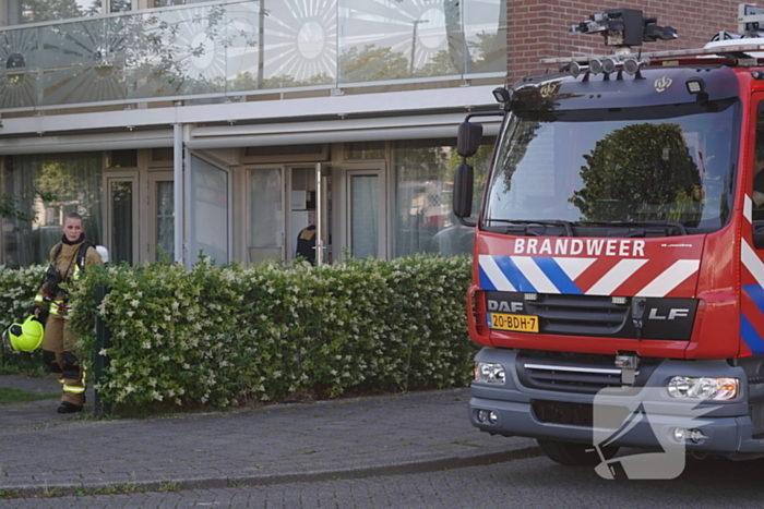 Brandweer voert controle uit na knal