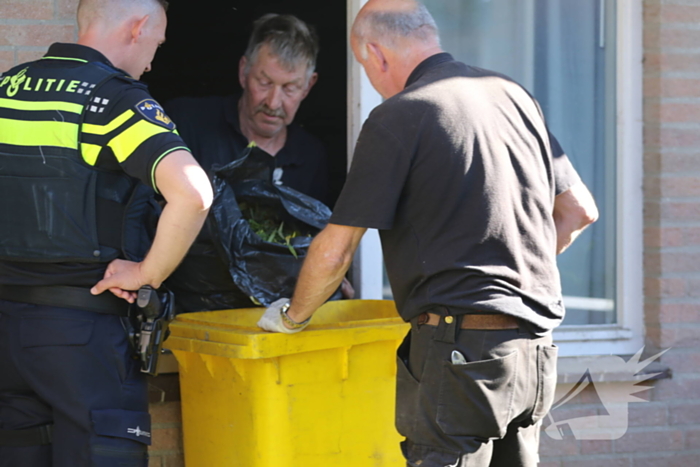 Politie rolt hennepkwekerij in woning op