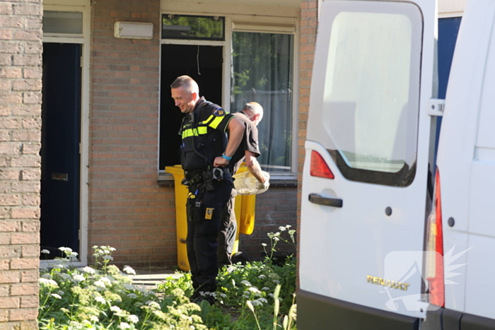 Politie rolt hennepkwekerij in woning op