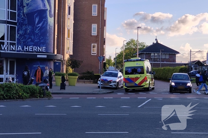 Scooterrijder ten val na botsing met auto