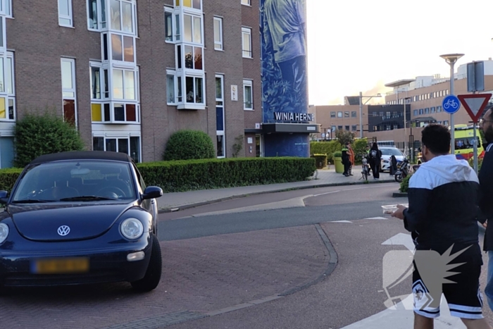 Scooterrijder ten val na botsing met auto