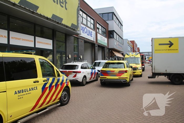 Persoon raakt zwaargewond bij bedrijfsongeval