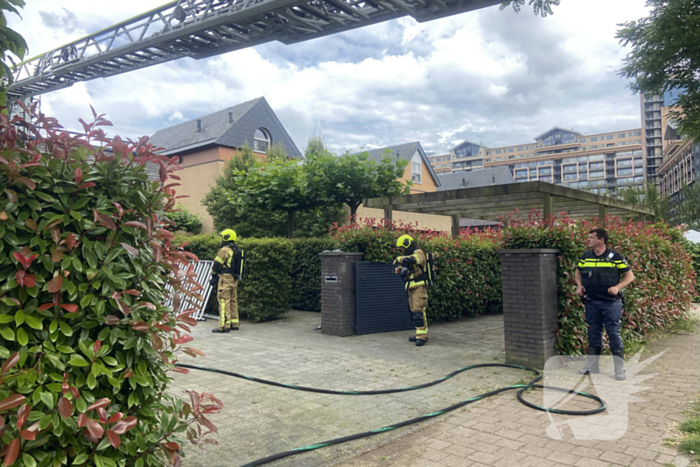 Brand op dak van garage