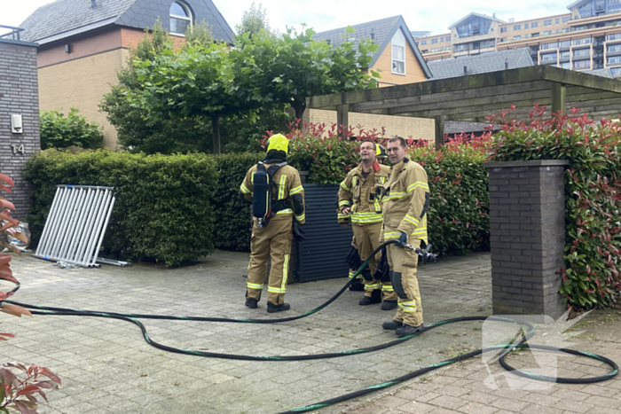 Brand op dak van garage