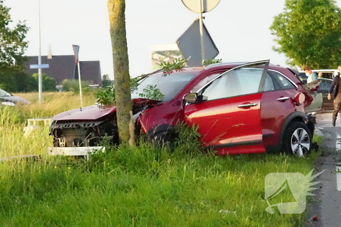 Veel schade na ongeval op kruispunt