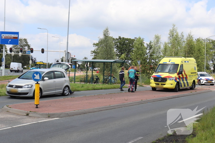 Fietser en automobilist botsen op elkaar