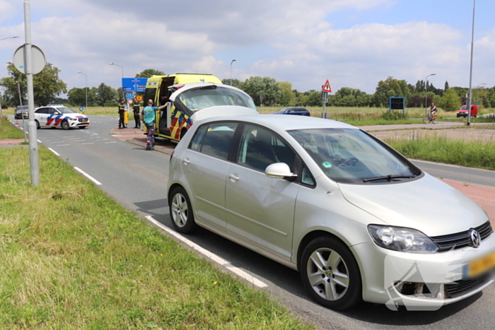 Fietser en automobilist botsen op elkaar