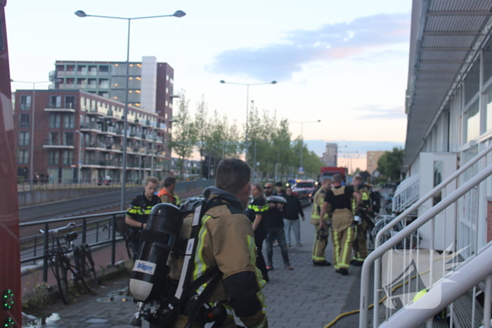 Flatgebouw ontruimd door brand in woning