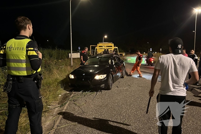 Driftende bestuurder eindigt in sloot