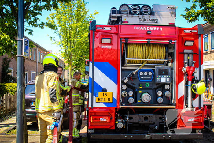 Brand onder overkapping geblust