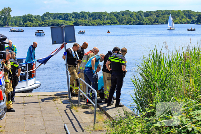 Veel hulpdiensten aanwezig voor persoon te water, duikers aanwezig