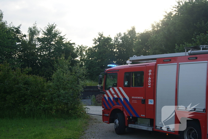 Brand in bouwkeet bij bedrijf