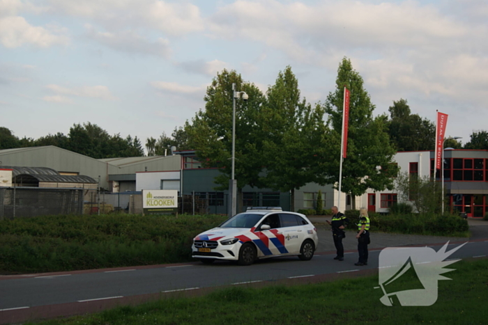 Brand in bouwkeet bij bedrijf