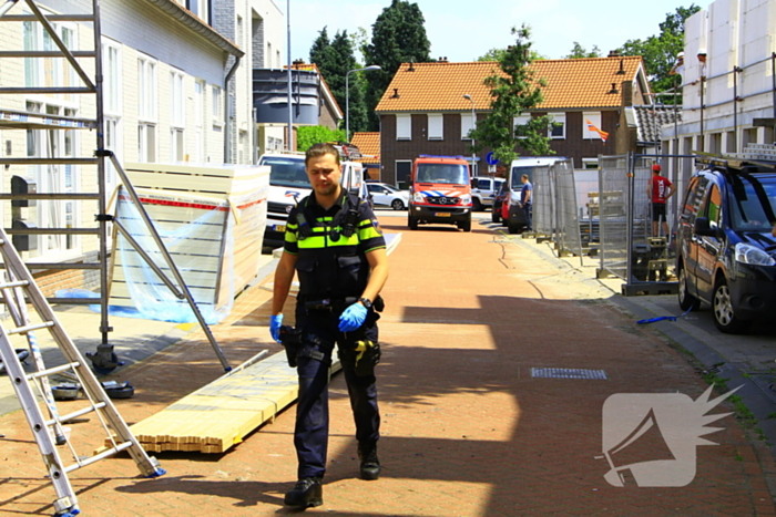 Persoon ernstig gewond na val van dak