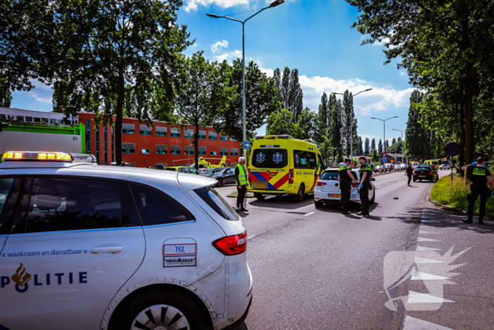 Fietser zwaargewond bij aanrijding