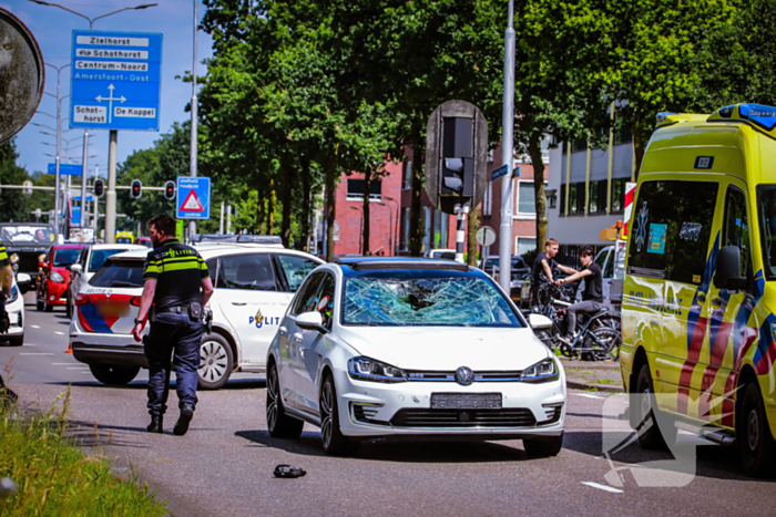 Fietser zwaargewond bij aanrijding